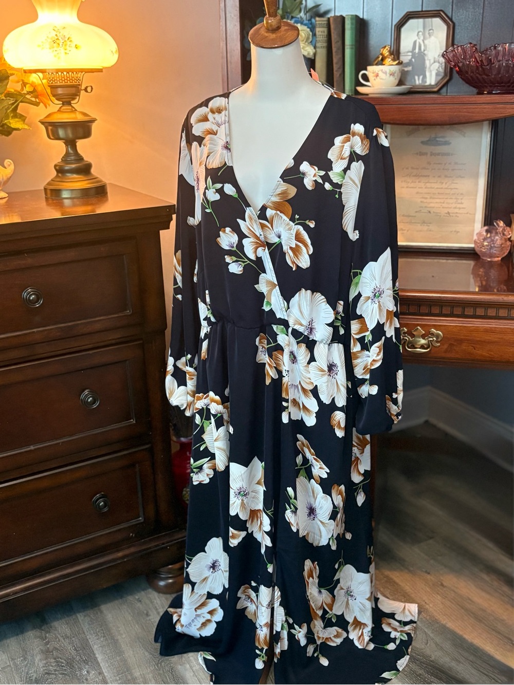 BloomChic Black Maxi Size 26 Dress with Cream & Tan Floral Print Flowy